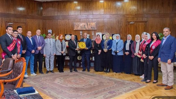 رئيس جامعة طنطا يستقبل طلاب ورواد أسرة "من أجل مصر" رئيس جامعة طنطا يستقبل طلاب ورواد أسرة "من أجل مصر"