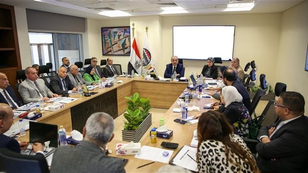 بينها كورنيش المقطم.. وزير قطاع الأعمال يبحث مستجدات العمل في مشروعات شركات القابضة للتشييد بينها كورنيش المقطم.. وزير قطاع الأعمال يبحث مستجدات العمل في مشروعات شركات القابضة للتشييد