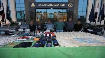 المنتجة سارة خليفة تنكر تورطها في قضية تصنيع والاتجار بالمخدرات أمام جهات التحقيق | بث مباشر