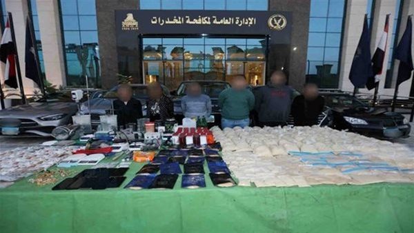 المنتجة سارة خليفة تنكر تورطها في قضية تصنيع والاتجار بالمخدرات أمام جهات التحقيق | بث مباشر المنتجة سارة خليفة تنكر تورطها في قضية تصنيع والاتجار بالمخدرات أمام جهات التحقيق | بث مباشر