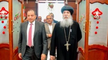 خلال زيارات لبعض الكنائس والأديرة.. رئيس جامعة بني سويف يهنئ المسيحيين بعيد القيامة