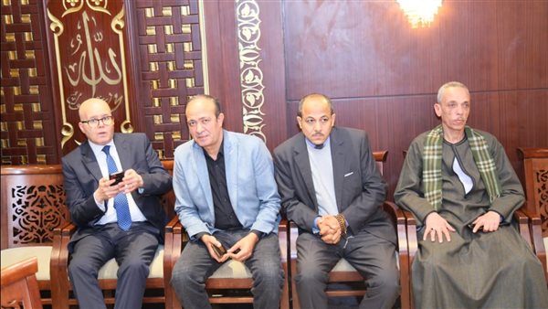 صحفيون يؤدون واجب العزاء في وفاة اللواء أحمد حلمي عزب