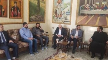 وفد رسمي يزور كنيسة سيدة النجاة لتقديم التهاني بعيد القيامة