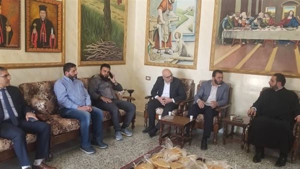 وفد رسمي يزور كنيسة سيدة النجاة لتقديم التهاني بعيد القيامة
