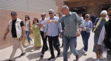 وزير السياحة يتفقد منطقة أهرامات الجيزة ويتابع تدفق حركة الزيارة