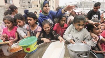 فلسطين تطالب بتحرك دولي لمواجهة خطر المجاعة بغزة وفتح المعابر