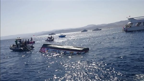 العناية الإلهية تٌنقذ 14 شخصًا من الغرق في حادث قارب سياحي بشرم الشيخ العناية الإلهية تٌنقذ 14 شخصًا من الغرق في حادث قارب سياحي بشرم الشيخ