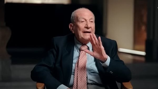 محمد أبو الغار: حفيدتي طالبة امتياز بكلية الطب.. بتذاكر امتحان إنجلترا علشان تخلص الامتياز وتسافر محمد أبو الغار: حفيدتي طالبة امتياز بكلية الطب.. بتذاكر امتحان إنجلترا علشان تخلص الامتياز وتسافر