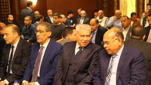محافظ المنيا الأسبق يقدم واجب العزاء في وفاة اللواء أحمد حلمي عزب محافظ المنيا الأسبق يقدم واجب العزاء في وفاة اللواء أحمد حلمي عزب
