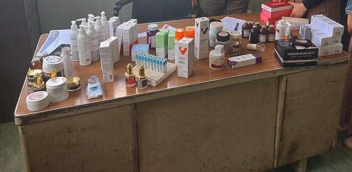 انتحلت صفة طبيبة.. ضبط مركز تجميل غير مرخص تديره «طالبة» في المنيا انتحلت صفة طبيبة.. ضبط مركز تجميل غير مرخص تديره «طالبة» في المنيا