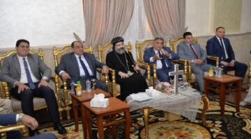 محافظ الدقهلية ومدير الأمن يقدمان التهنئة بعيد القيامة بكنائس المنصورة