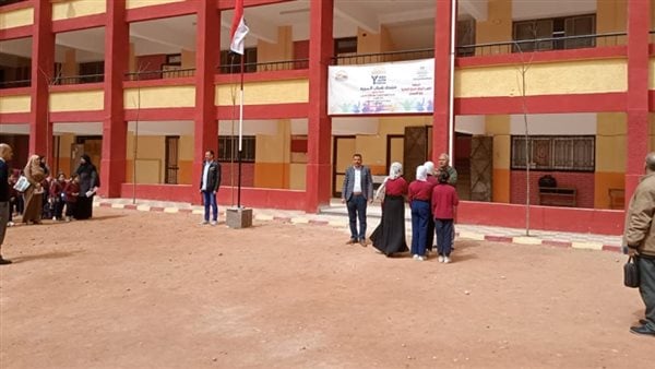 بيشربوا سجاير وبيتفرجوا على أفلام خارجة.. ولي أمر يتهم مديرة مدرسة بالاعتداء على نجله بسبب فضح زملائه