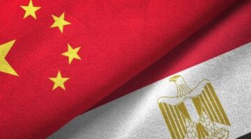 سفير مصر ببكين يؤكد رغبة الجانب المصري في جذب المزيد من الاستثمارات الصينية