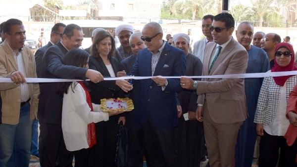 محافظ الأقصر يفتتح مدرسة للتعليم الأساسي في جولة تفقدية بمشروعات قرنة الخدمية محافظ الأقصر يفتتح مدرسة للتعليم الأساسي في جولة تفقدية بمشروعات قرنة الخدمية