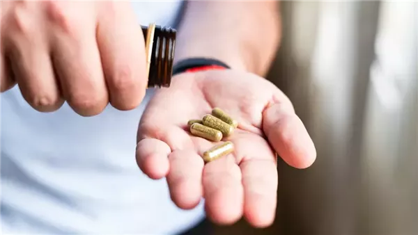 خبراء الصحة يحذرون: مكملات طبيعية شائعة لا تفيد الرجال في منتصف العمر خبراء الصحة يحذرون: مكملات طبيعية شائعة لا تفيد الرجال في منتصف العمر