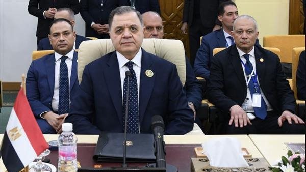 قديم ومزور.. مصدر أمني يكشف تفاصيل فيديو تعذيب المحتجزين داخل قسم شرطة معين قديم ومزور.. مصدر أمني يكشف تفاصيل فيديو تعذيب المحتجزين داخل قسم شرطة معين