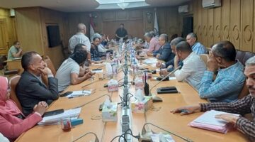 قنا تبحث آليات استغلال الأراضي المستردة لخدمة مشروعات "حياة كريمة" والتنمية الشاملة