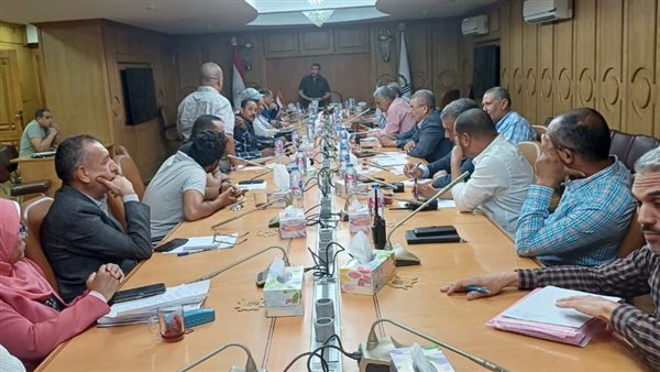 قنا تبحث آليات استغلال الأراضي المستردة لخدمة مشروعات "حياة كريمة" والتنمية الشاملة قنا تبحث آليات استغلال الأراضي المستردة لخدمة مشروعات "حياة كريمة" والتنمية الشاملة
