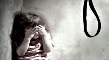 قرار من النيابة بشأن عامل اعتدى على طفـ.لة بالضرب في الإسكندرية