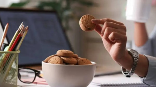 تغيير عادة بسيطة واحدة الساعة 11 صباحا يساعد في خفض الكوليسترول وضغط الدم تغيير عادة بسيطة واحدة الساعة 11 صباحا يساعد في خفض الكوليسترول وضغط الدم