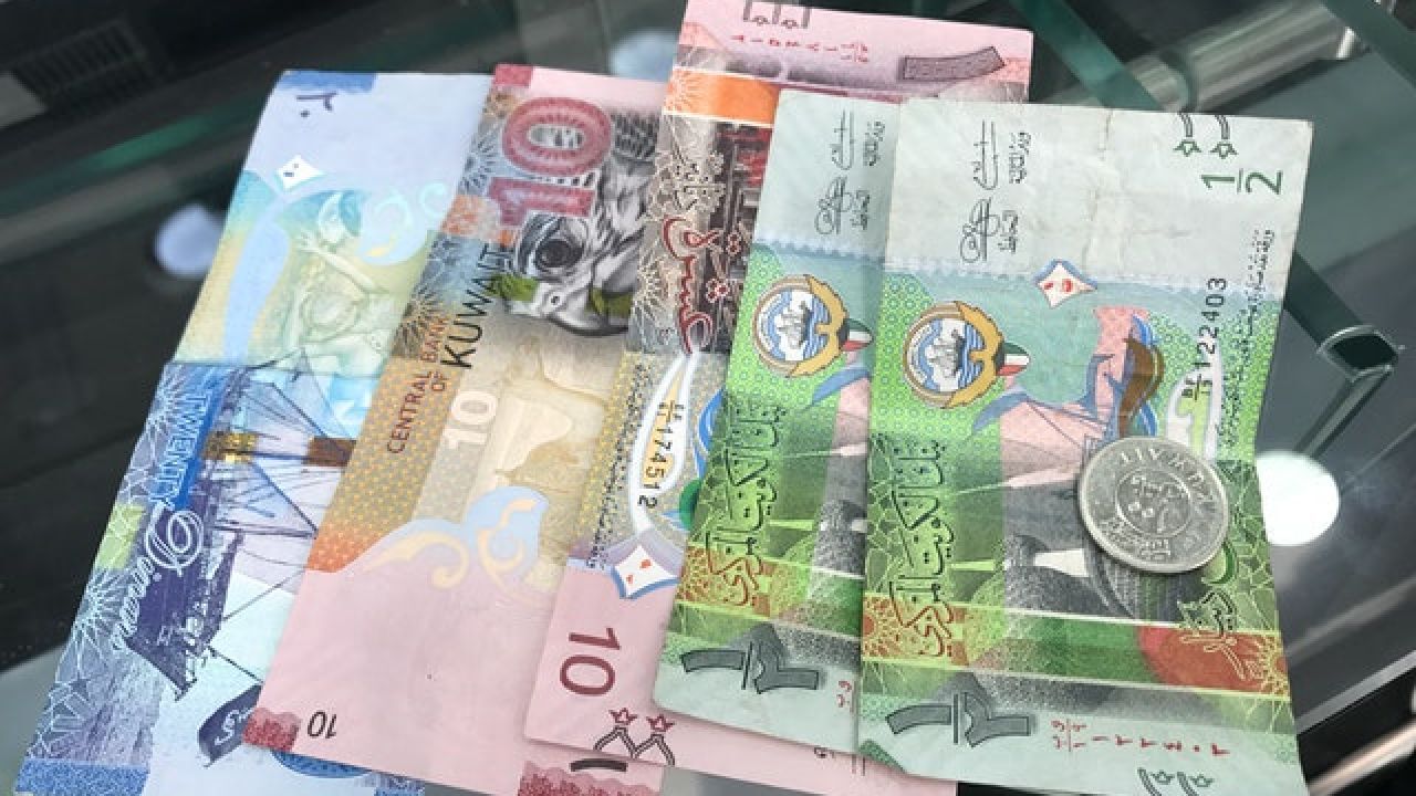 أعلى 169 جنيهًا.. سعر الدينار الكويتي مقابل الجنيه المصري اليوم الاثنين 21 أبريل أعلى 169 جنيهًا.. سعر الدينار الكويتي مقابل الجنيه المصري اليوم الاثنين 21 أبريل