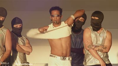 شرب شيشة وخلع ملابسه على المسرح.. أبرز لقطات حفل محمد رمضان في كوتشيلا شرب شيشة وخلع ملابسه على المسرح.. أبرز لقطات حفل محمد رمضان في كوتشيلا