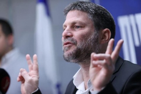 سموتريتش يُشعل الغضب في إسرائيل بتصريحات “استفزازية” عن الأسرى: إعادتهم ليس الهدف الأكثر أهمية بالنسبة لإسرائيل سموتريتش يُشعل الغضب في إسرائيل بتصريحات “استفزازية” عن الأسرى: إعادتهم ليس الهدف الأكثر أهمية بالنسبة لإسرائيل
