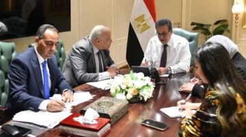 وزير الصحة يبحث مع المدير التنفيذي لصندوق التعويض عن مخاطر المهن الطبية دعم الأطباء