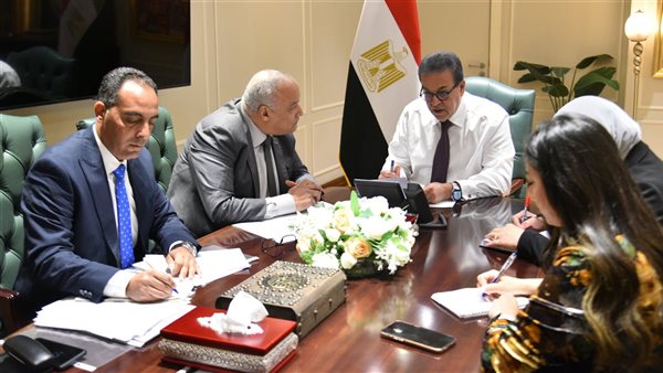 وزير الصحة يبحث مع المدير التنفيذي لصندوق التعويض عن مخاطر المهن الطبية دعم الأطباء وزير الصحة يبحث مع المدير التنفيذي لصندوق التعويض عن مخاطر المهن الطبية دعم الأطباء