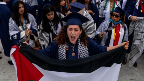 إدارة ترامب تخطط لقطع مليار دولار من تمويل جامعة هارفارد إدارة ترامب تخطط لقطع مليار دولار من تمويل جامعة هارفارد