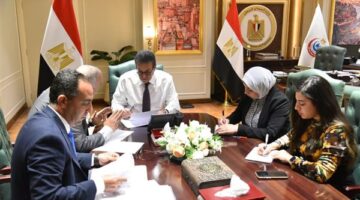 وزير الصحة يبحث دعم الأطباء وتطوير برامج التدريب وبيئة العمل