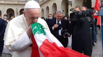 لبنان يعزي بوفاة البابا فرنسيس