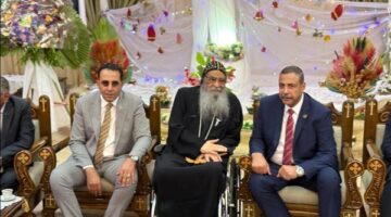 وفد "الجبهة الوطنية" بالفيوم يزور الأنبا إبرام للتهنئة بعيد القيامة المجيد
