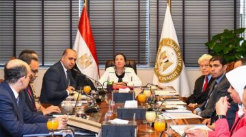 وزيرة البيئة تترأس الجلسة الأولى لمجلس ادارة جهاز تنظيم المخلفات بعد تشكيله