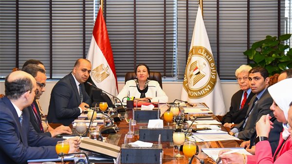 وزيرة البيئة تترأس الجلسة الأولى لمجلس ادارة جهاز تنظيم المخلفات بعد تشكيله وزيرة البيئة تترأس الجلسة الأولى لمجلس ادارة جهاز تنظيم المخلفات بعد تشكيله