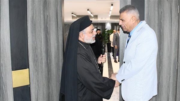 محافظ أسوان يقدم العزاء فى وفاة بابا الفاتيكان لمطران إيبارشية طيبة محافظ أسوان يقدم العزاء فى وفاة بابا الفاتيكان لمطران إيبارشية طيبة