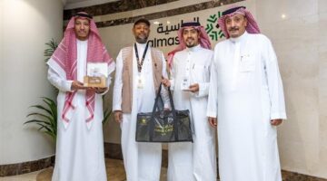 استعدادات مبكرة.. بدء تسليم بطاقات “نسك” الذكية للحجاج المصريين
