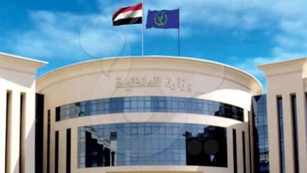 الداخلية تواصل لقاءاتها التوعوية مع الطلاب عن مخاطر الإدمان الداخلية تواصل لقاءاتها التوعوية مع الطلاب عن مخاطر الإدمان