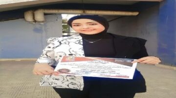 تكريم الطالبة منة الله مصطفى بجامعة أسوان لتفوقها العلمي والثقافي ومشاركاتها الرقمية المتميزة
