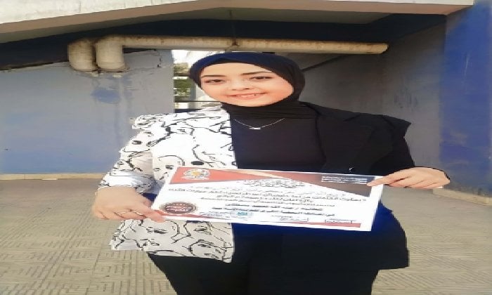 تكريم الطالبة منة الله مصطفى بجامعة أسوان لتفوقها العلمي والثقافي ومشاركاتها الرقمية المتميزة تكريم الطالبة منة الله مصطفى بجامعة أسوان لتفوقها العلمي والثقافي ومشاركاتها الرقمية المتميزة