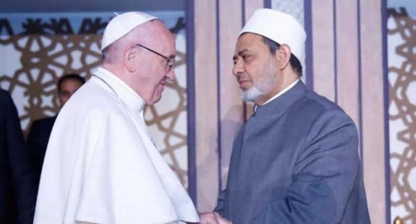 مشيدا بموقفه من العدوان على غزة.. شيخ الأزهر ينعى بابا الفاتيكان