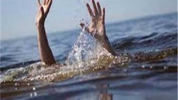 انتشال جثة شخص من ترعة الإبراهيمية بـ قرية في مطاي انتشال جثة شخص من ترعة الإبراهيمية بـ قرية في مطاي
