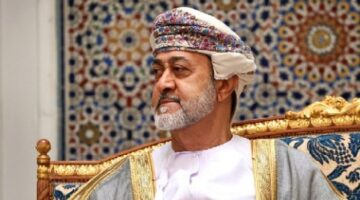 سلطان عمان يبدأ أول زيارة إلى روسيا