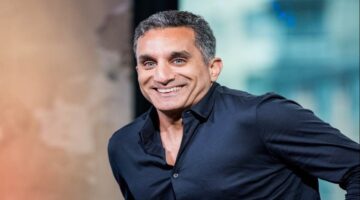 باسم يوسف يجري عملية جراحية دقيقة فى العمود الفقري