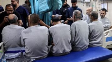 إسرائيل تفرج عن 10 أسرى فلسطينيين من غزة ونقلهم إلى “مستشفى شهداء الأقصى” وسط القطاع.. تعرضوا لتعذيب إسرائيلي وتجويع ممنهج داخل السجون الإسرائيلي.. ودعوات لتحرك دولي