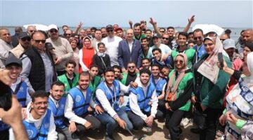 محافظ دمياط يجرى جولة ميدانية بمدينة رأس البر خلال يوم شم النسيم
