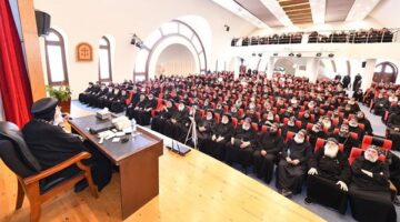 البابا تواضروس يلتقي رهبان الأديرة ويهنئهم بعيد القيامة المجيد
