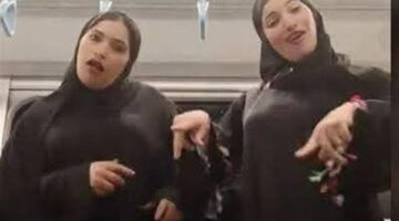 ضبط فتاتين لقيامهما بالرقص والإستعراض داخل عربة مترو الأنفاق