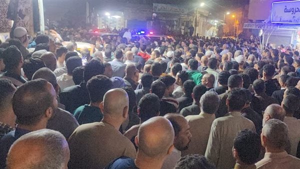 الآلاف يشيعون جثامين 5 ضحايا بحادث تصادم الطريق الصحراوي في البحيرة لمثواهم الأخير الآلاف يشيعون جثامين 5 ضحايا بحادث تصادم الطريق الصحراوي في البحيرة لمثواهم الأخير