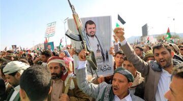 الحوثيون يتأهبون لغزو بري بقيادة أمريكا.. فيديو